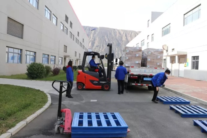 齐心协力做保障 抗疫生产两不误