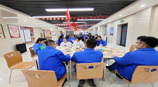 除夕慰问送温暖、浓浓关怀显真情 ——陇神戎发领导班子慰问一线员工